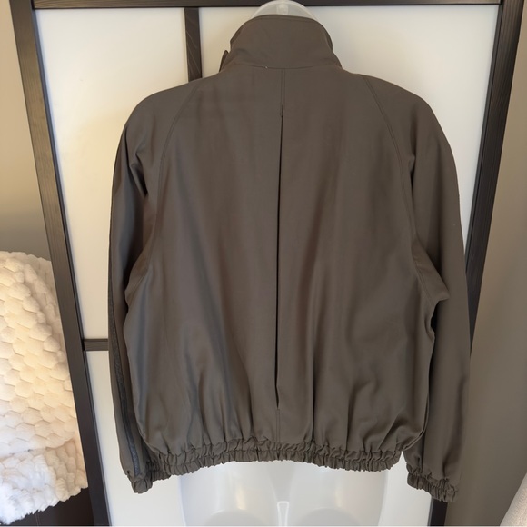 Howard Wolf Green Windbreaker with Relaxed Fit and Foldable Collar - Picture 4 of 11